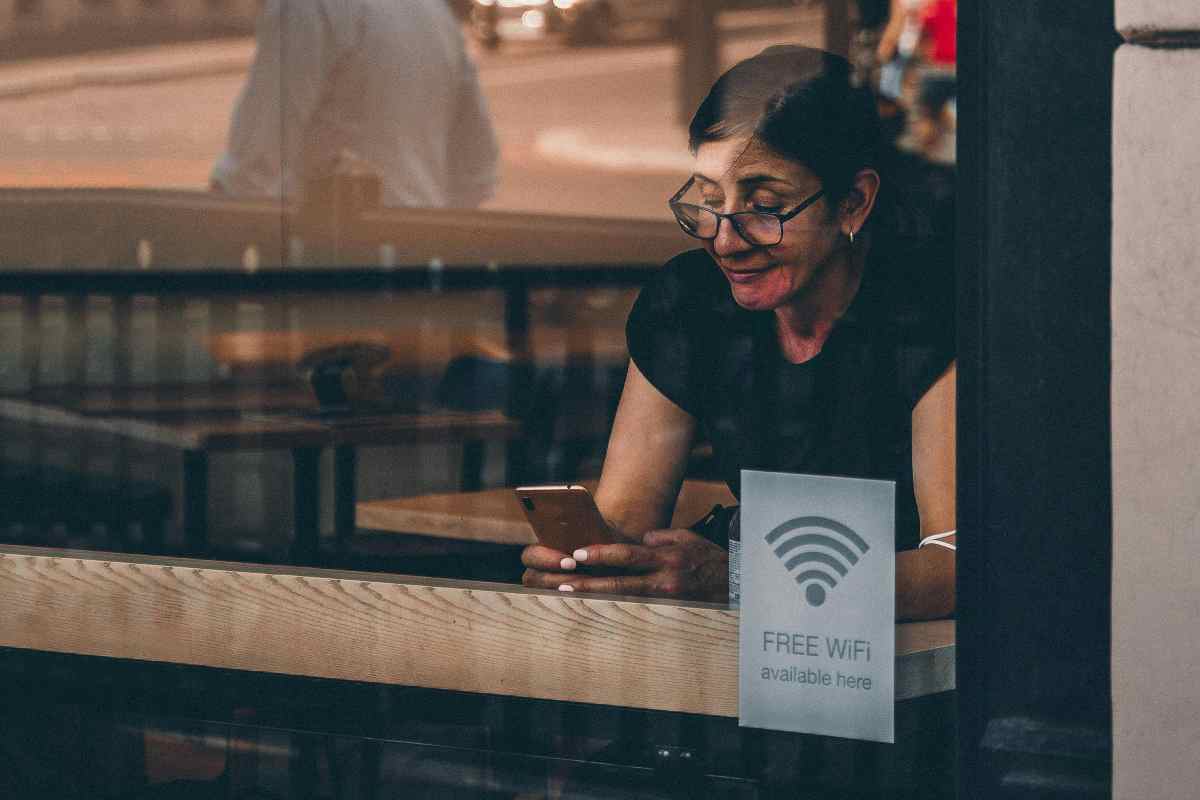 accedi gratuitamente WiFi trucco vero hacker